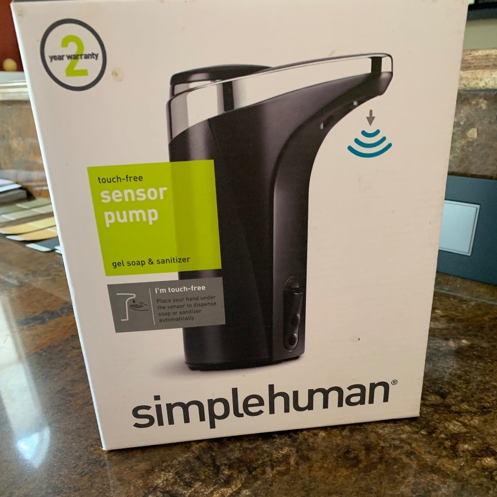 No touch soap sensor pump